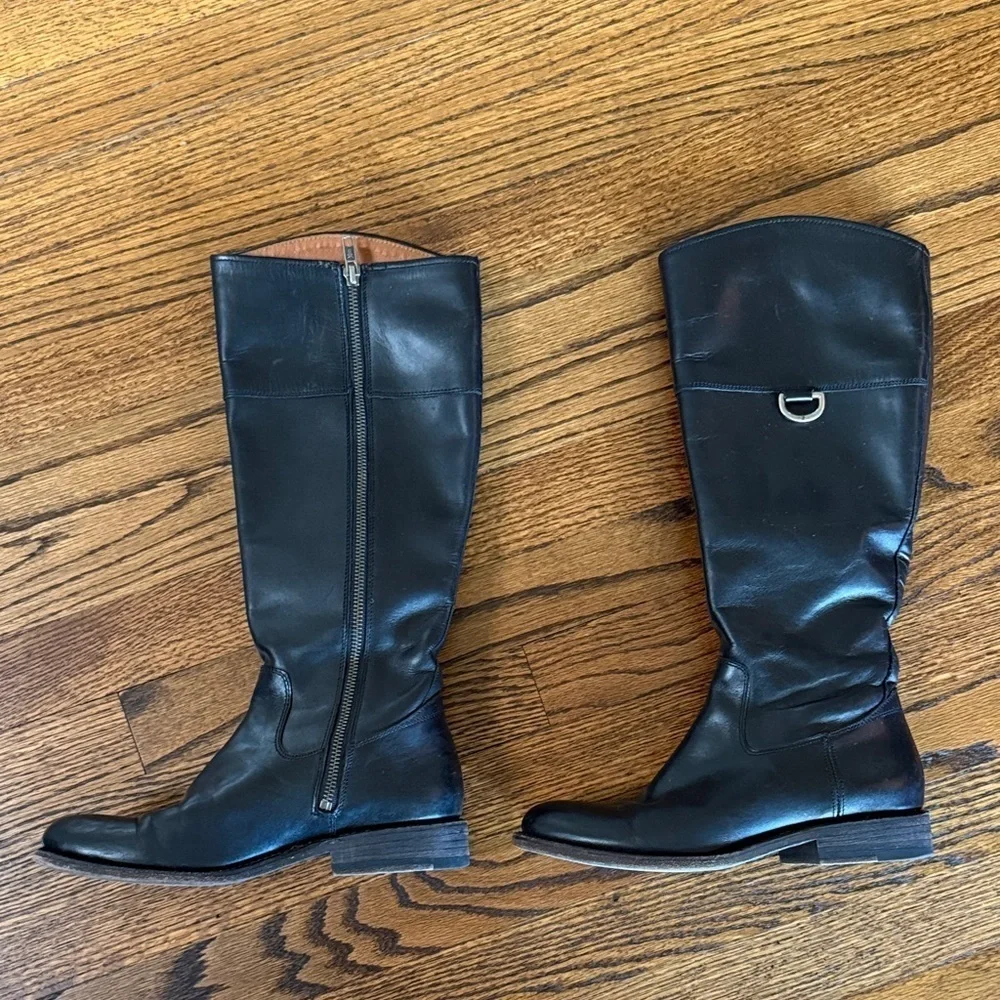 Frye Women’s 7 Sleek Black Leather Knee Level Boots